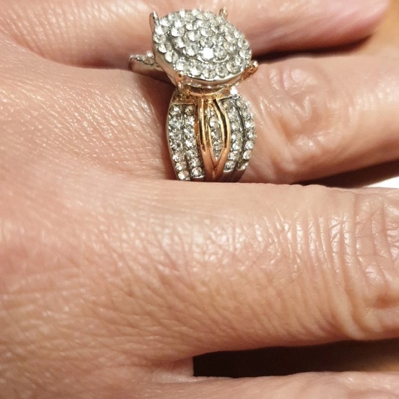 Gold & Silver Exquisite Rhinestone Solitaire Ring - Picture 11 of 11